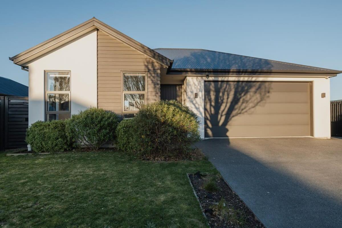 Elegant 3Br Home On Mustang Avenue Christchurch Exterior photo